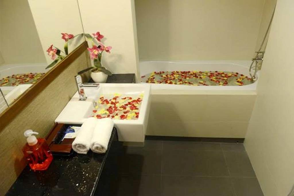 Green Paradise Hotel Yangon Dış mekan fotoğraf